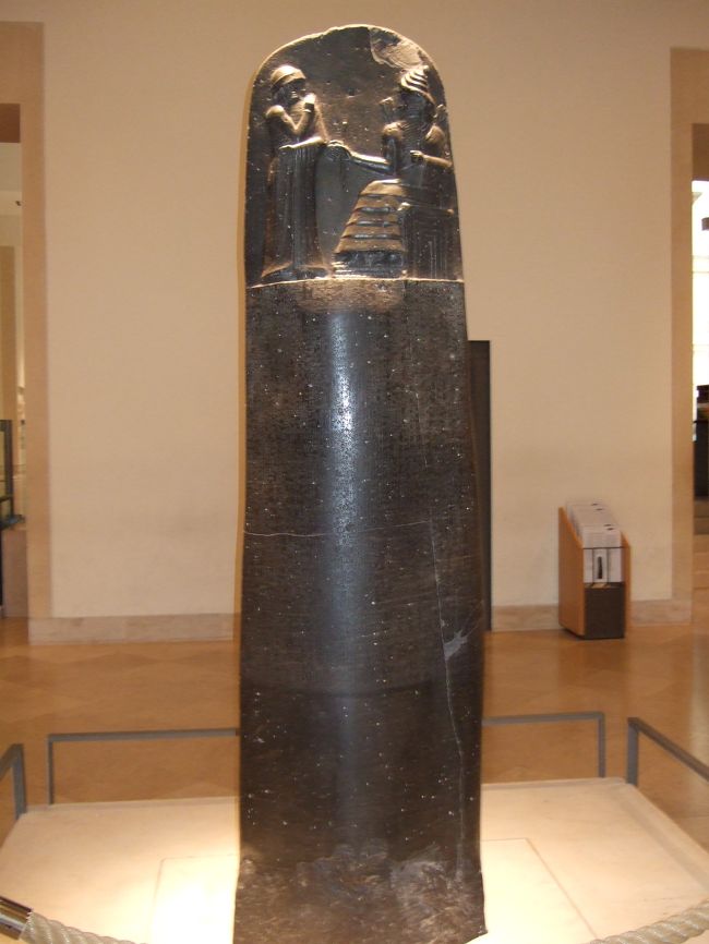 ところが、これ、ハムラビ法典です。誰もいませんでした。「目には目を、歯には歯を」と書いてあるんですよ！なんで誰も注目しないのでしょうか？