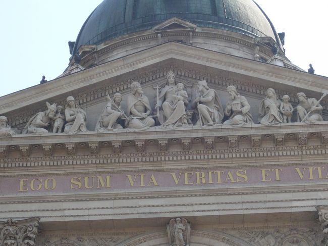 　レリーフだけでもすばらしい。