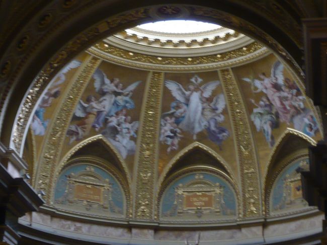 　きれいだな〜。お城か美術館みたい。