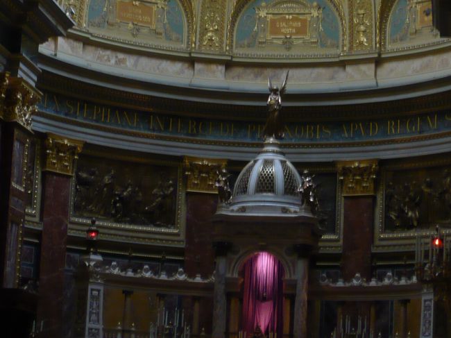 　しかし、この日、あまりに豪華な国会議事堂や、聖イシュトバーン大聖堂を見たことが、のちのちたたることに‥‥<br />　何を見ても、国会議事堂や大聖堂と、無意識のうちにくらべてしまうのです〜。普通に見れば、りっぱで広い建物も、「なんかせまい」「しょぼい」と感じてしまうのです〜。