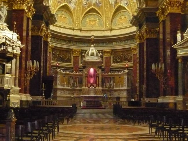 　わたしが俗物すぎるのだろうか。こういうきんきらきんの豪華な場所、大好き。