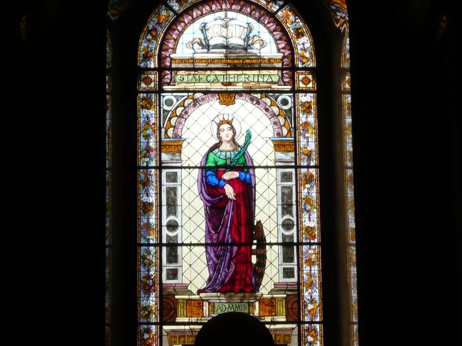 　わ〜、ステンドグラスもきれい。