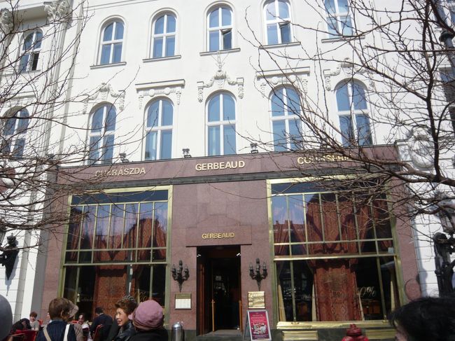 　カフェ・ジェルボーです。いよいよ、楽しみにしていた、ケーキたーいむ！！