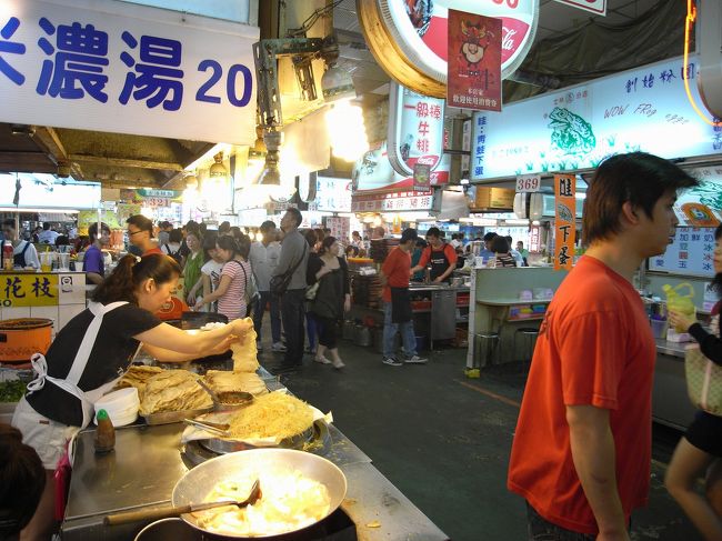 美食広場の中。