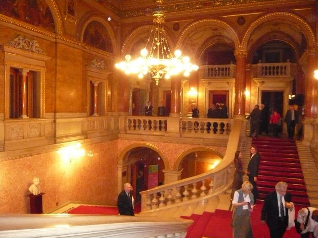 　いつか、パリのオペラ座に、観客としてはいってみたいなあ。