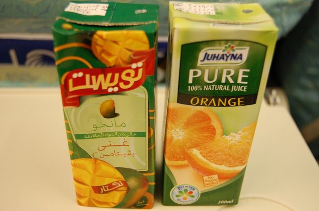 機内でマンゴージュースをいただく。<br />この機内がものすごく寒くて、冷たい飲み物を飲むのが辛かった…。おまけに寒くて眠いのに眠れませんでした。