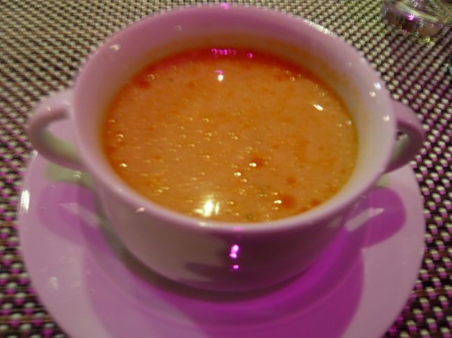 　オペラのあとだったので、みんな眠い〜。<br />　というわけで、ホテルで軽く、スープとパスタをいただくことになりました。<br />　そして、このスープがおいしい〜！　なんだっけ、なんのポタージュだっけ。<br />　おいしかったことしか覚えてません。