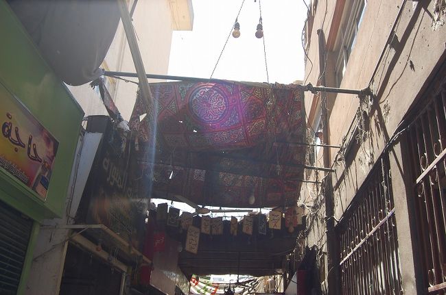 異国情緒たっぷりのスーク。<br />おみやげの店の人達が日本語で話しかけてきます。<br />