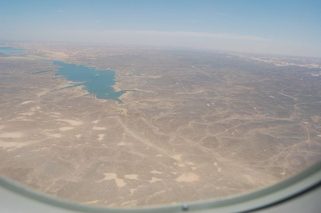 ずーっと砂漠の模様を見てました。キレイ！やっと来たよ。また自分の世界に入ってしまった３０分間のフライト。