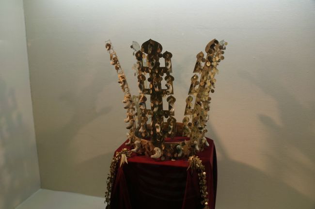 天馬塚の内部に飾られている副葬品。副葬品は国立慶州博物館にも展示されています。<br />