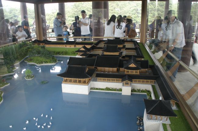 雁鴨池で展示してあるかつての離宮を復元した模型。離宮の規模を知ることができます。