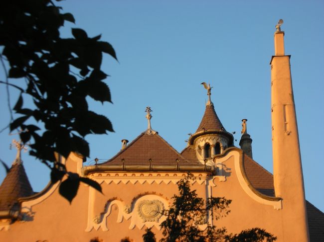 独特なフォルムの建物がよく目につきました。