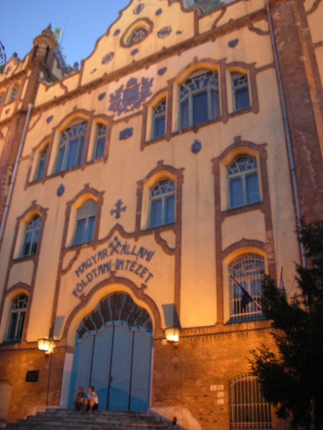 これは地学博物館。<br />休館日のため入れず。