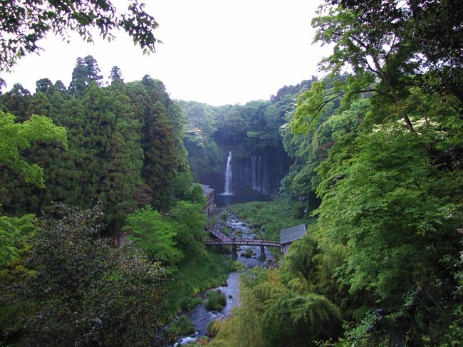 白糸の滝ですが近くには行かずに遠くから眺めました。