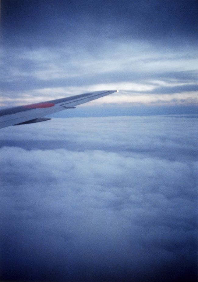 飛行機の窓から<br /><br />＜LOMO　LC-A＞