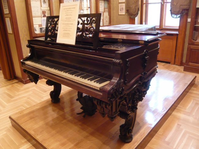 　この博物館には、何台ものグランドピアノがあるのですが、なかでもこれが、わたしのいちばんのお気に入りです。