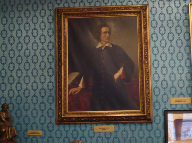 　肖像画がたくさんあります。