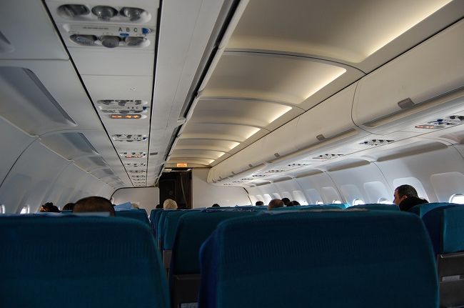 ラッキーが続いて、この飛行機もガラガラ…。