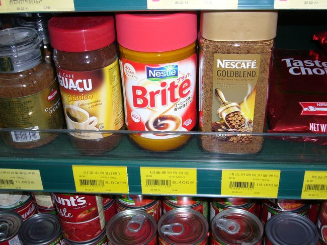 一休み後、近所のスーパーでぶらり。<br /><br />友人からのリクエストでお土産にした<br />ネスカフェゴールドブレンド。<br />１５０００Ｗ　<br />わぁあ〜