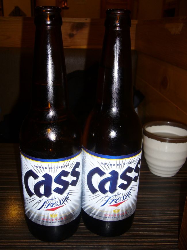 夕食は明洞の焼肉に行きました。<br /><br />まずはビール