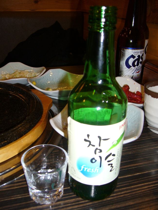 せっかくだから韓国のお酒を・・・<br />ということでたくさん飲んでしまいました！<br /><br />韓国で焼酎はストレートでいただきます。<br />チャミスルは有名ですね！