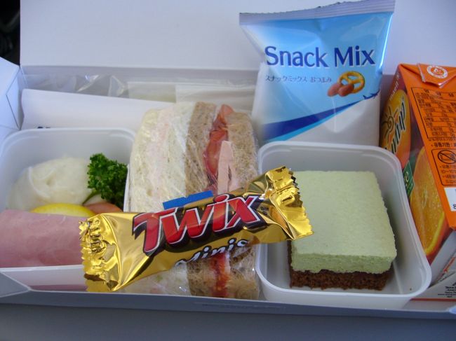 帰りの軽食。<br />14:00過ぎの便だったのでほんとに軽食です。<br />マック食べておいて正解でした。<br /><br />あっという間に着いちゃいます。<br />韓国って本当に近いのね。<br />友人がいる間にまた行きたいです！！