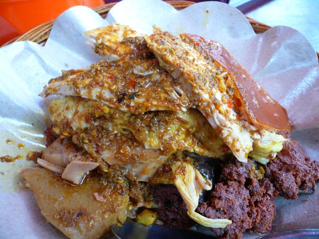 一日800食！とのことですが８００分の１皿をペロリ♪<br /><br />バリから帰って１週間経ちませんが書きながら食べたくなりました。誰か日本で作ってー！！