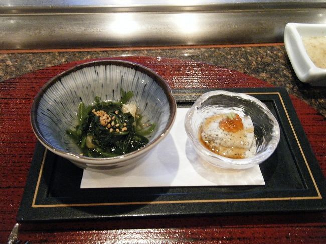 先付け<br />　青菜のおしたしとごま豆腐