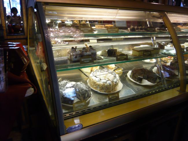 お散歩の行き先は‥‥ジェルボー。