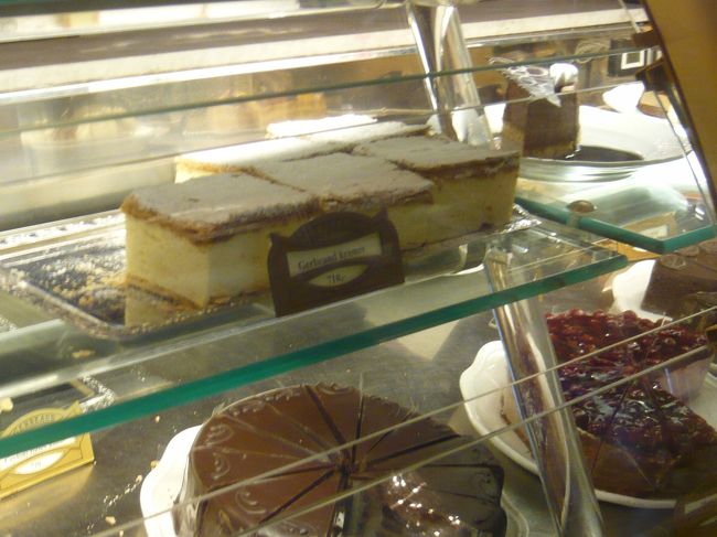 　いやいやいや、食べませんよ。これから晩ご飯だし〜。