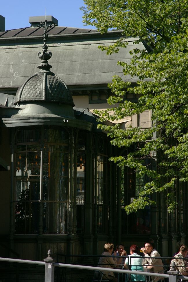 真昼間から飲むビールはうまいだろうな。<br />釣られて飲んでしまった。5.2€