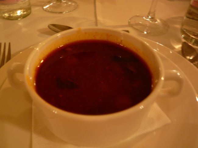 　さて、いよいよ出てきました、グヤーシュ！<br />　おお、ちょっとしょっぱいけど、わたしは好き。ただ、スパイスがきいていて、くせがあるので、あう人とあわない人がいそうです。