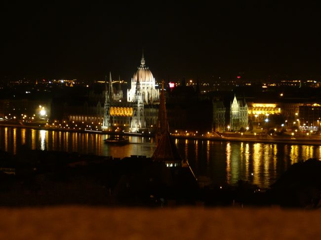 　国会議事堂にもチャレンジ！<br />　画面の下に、必ず城壁がはいってしまうのが（笑）。