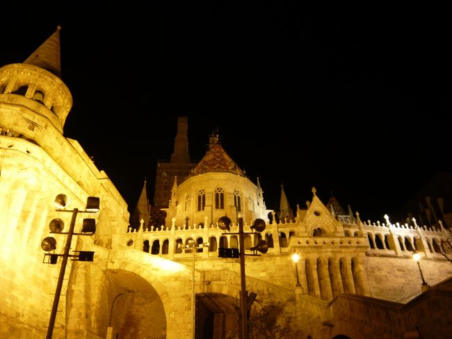 　この階段をおりて、右下にずーっと行くと、クラーク・アーダム広場に出ます。が、夜に歩く勇気はないです。<br />　階段の下に待っていてくれたバスに乗りこみ、ホテルに帰りました。