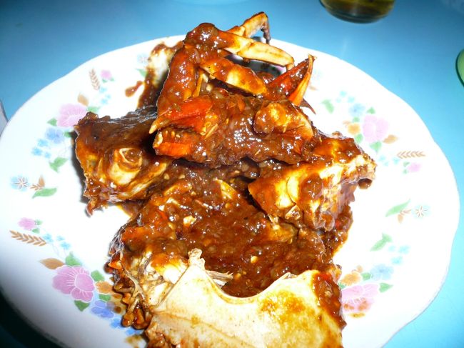 蟹チリでーーーす。<br /><br />1匹50,000ルピー（500円）で食べれます。<br /><br />何よりもこのたれが美味しくて、ご飯が何杯でも食べれてしまいそうです。<br /><br />でもあと2件ハシゴする予定だったので1杯で我慢しました。