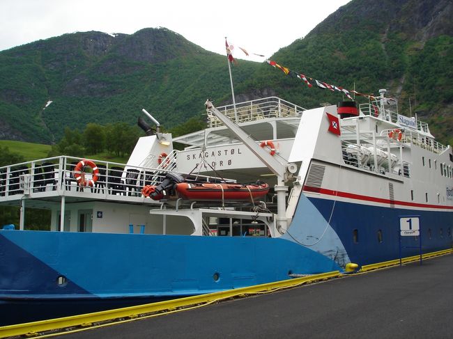 ソグネフィヨルド観光<br />グドバンゲンからフロムまで大自然を満喫！<br />思っていたより寒くなく、船内のカフェで飲んだコーヒーおいしかったよ。