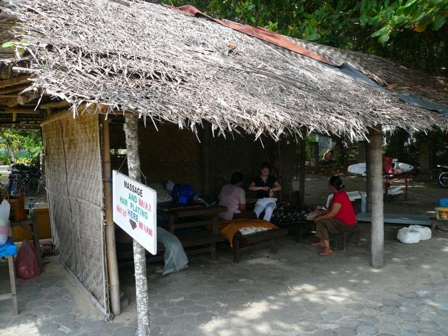 Grand Mirage とClub Bali Mirageの間のビーチにあるマッサージ。<br /><br />４トラで旅行記に載っていた情報をもとにやってきました！！