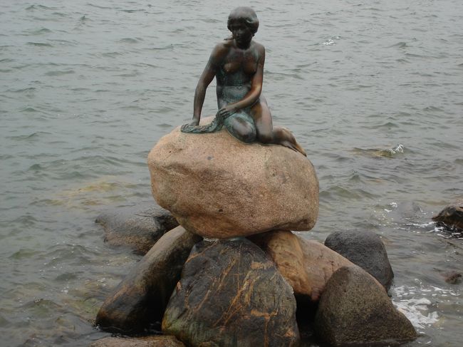 アンデルセン童話<br />「人魚姫の像」