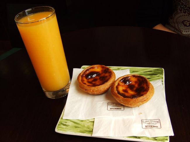 タクシーでコロアン島へ。<br />アンドリューのエッグタルトです。<br />バス停近くにある、広い店舗に行きました。<br />おいしいな〜。