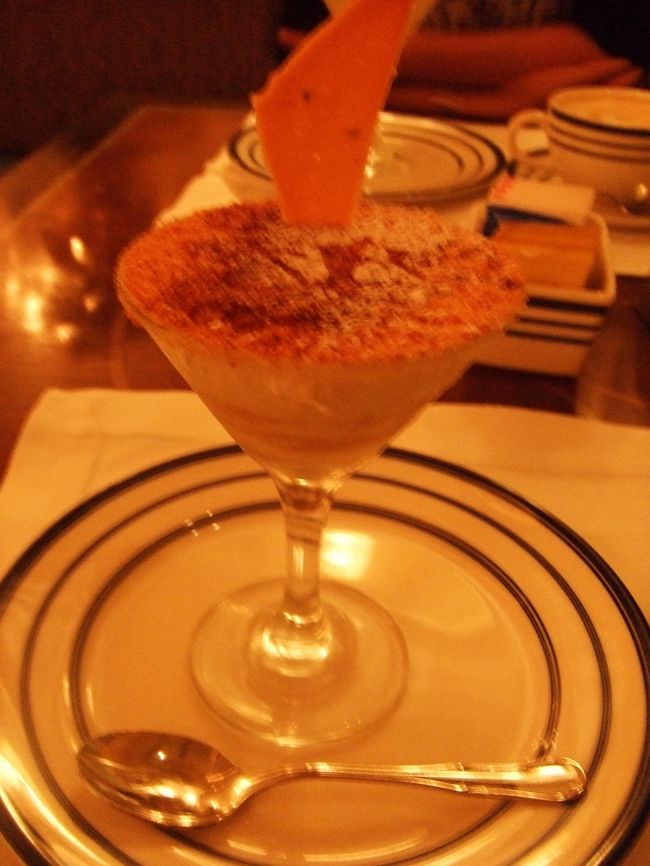 その後、マンダリン・オリエンタルへ行き、<br />憧れのセラデューラを食べました。<br />組合せ的に飽きるかな？と思いましたが、<br />最後まで本当においしく頂けました。<br />