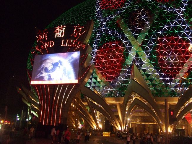 一転して、ネオン街