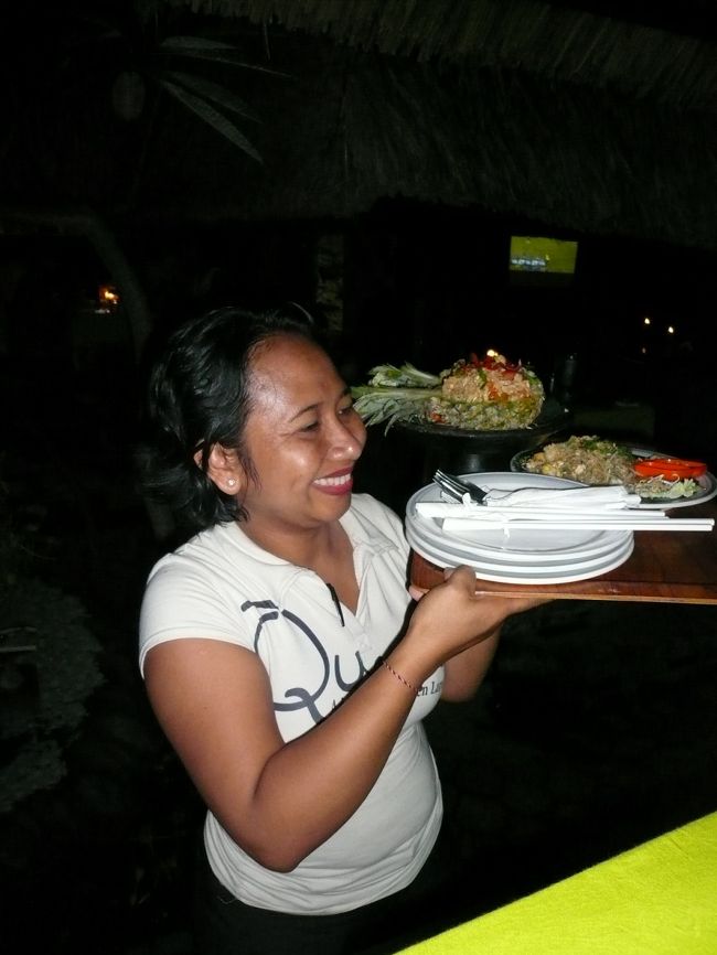 レギャンまで戻ってもらい、5年前の旅行で美味しかったタイ料理屋さん「SAWASDEEKER」で夕食を摂りました。<br /><br />Sさんも大変気に入り、今度は家族で来たいとまで言っていました。<br /><br />ガゼボ席まで持ってきてくれた料理は、懐かしの。。。