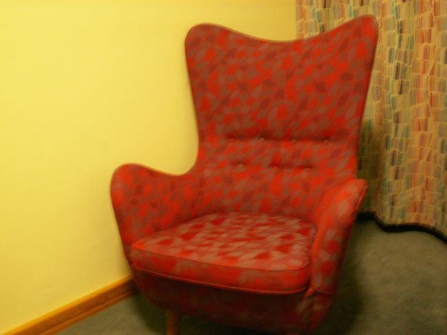 このチェアーはホテルにあったものなのですが<br />ザ・北欧家具ってな感じで、メチャクチャ<br />座り心地が良かったのです。<br />買って帰りたかったよぉ〜、ムリやけどね。