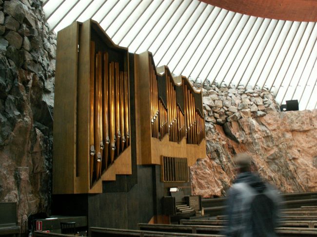 「テンペリアウキオ教会」のパイプオルガン。