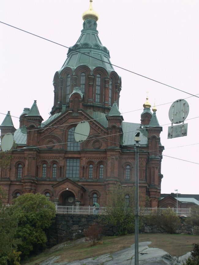 「ウスペンスキ寺院」です。<br />「テンペリアウキオ教会」とは全くちがった<br />趣があります。