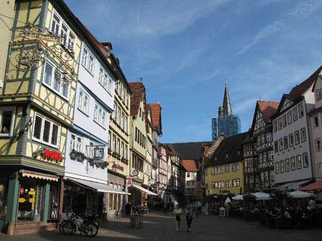 ちょっと進んでいくと、街のハイライトMarktplatzへと出ます。