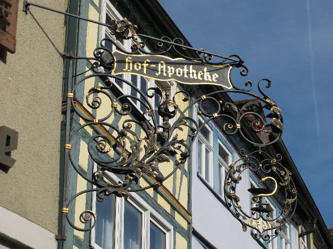 蛇の看板は、初めて見ました。