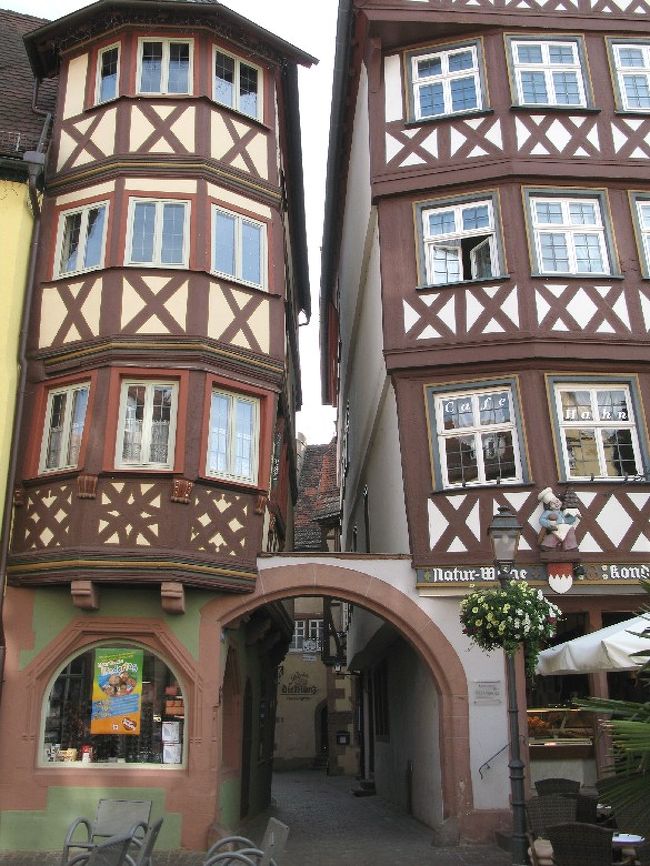 路地があると、何故か入りたくなる、本能(^_^;)