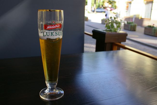 ツェーシスへ戻り、少し早めの夕食。<br />喉が乾いていたので写真を撮る前にフライングしてしまった。(食事＋ビール7.0Ls)