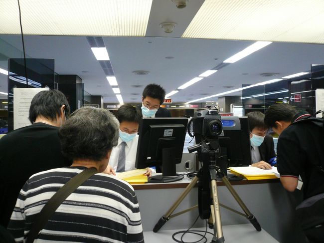 日本に着きました。<br /><br />成田の検疫の様子。